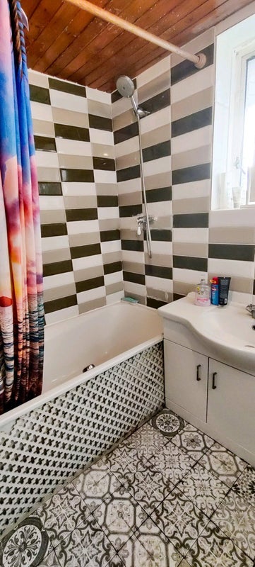 Room St Anns Road in Greater London