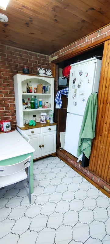 Room St Anns Road in Greater London