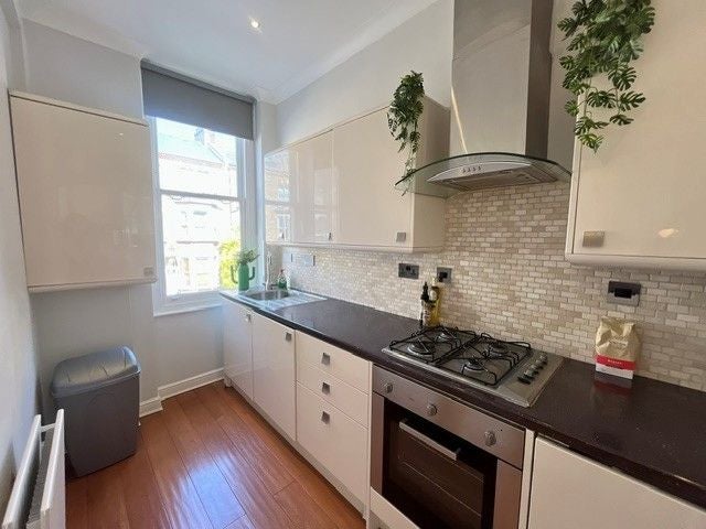 Flat Hormead Road in City of Westminster