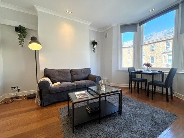 Flat Hormead Road in City of Westminster