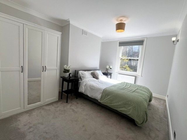 Flat Hormead Road in City of Westminster