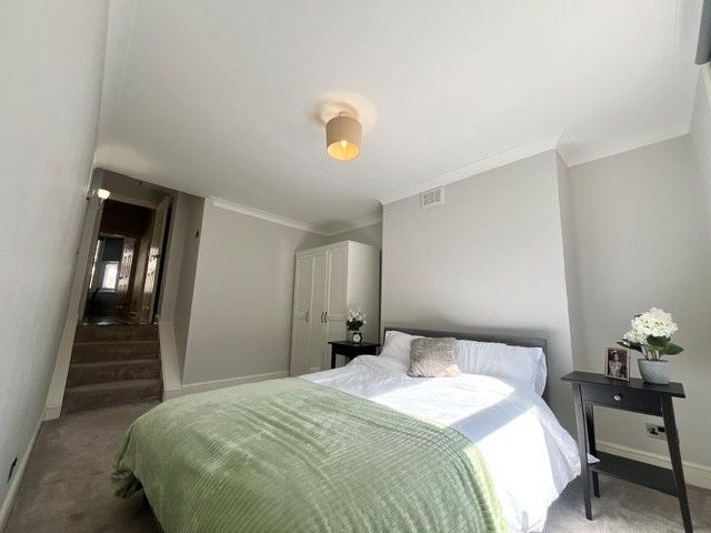 Flat Hormead Road in City of Westminster