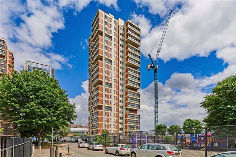 Flat Moodkee Street in Greater London