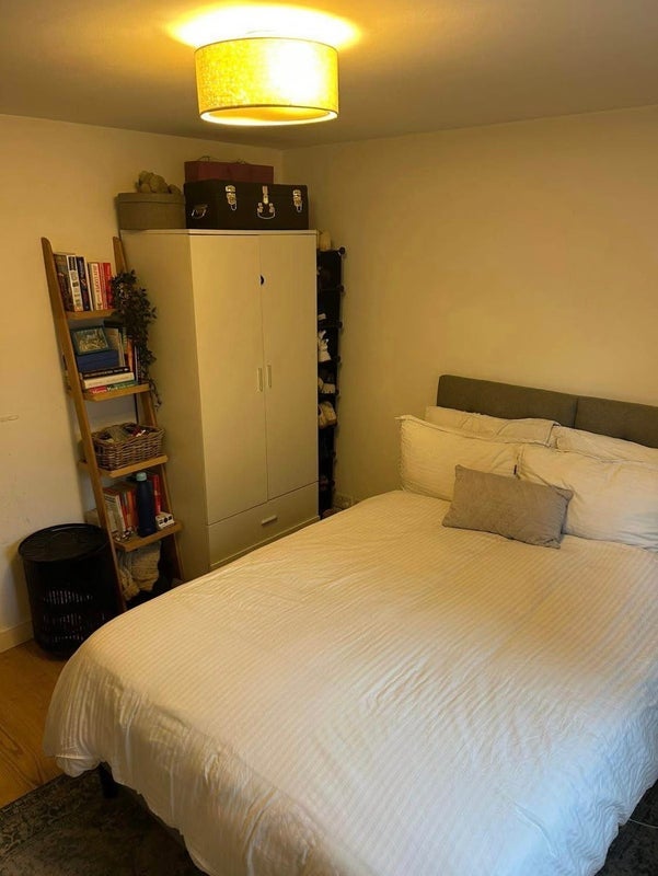 Flat De Beauvoir Crescent in Greater London