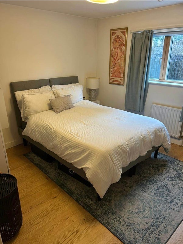 Flat De Beauvoir Crescent in Greater London