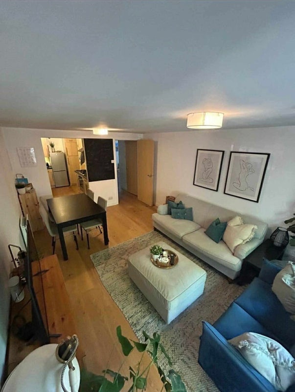 Flat De Beauvoir Crescent in Greater London