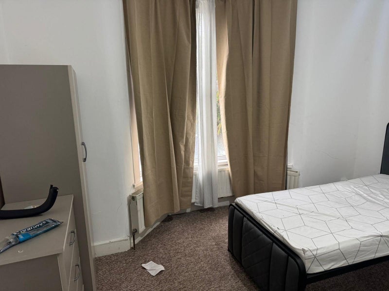 Room Grove Green Road in Greater London