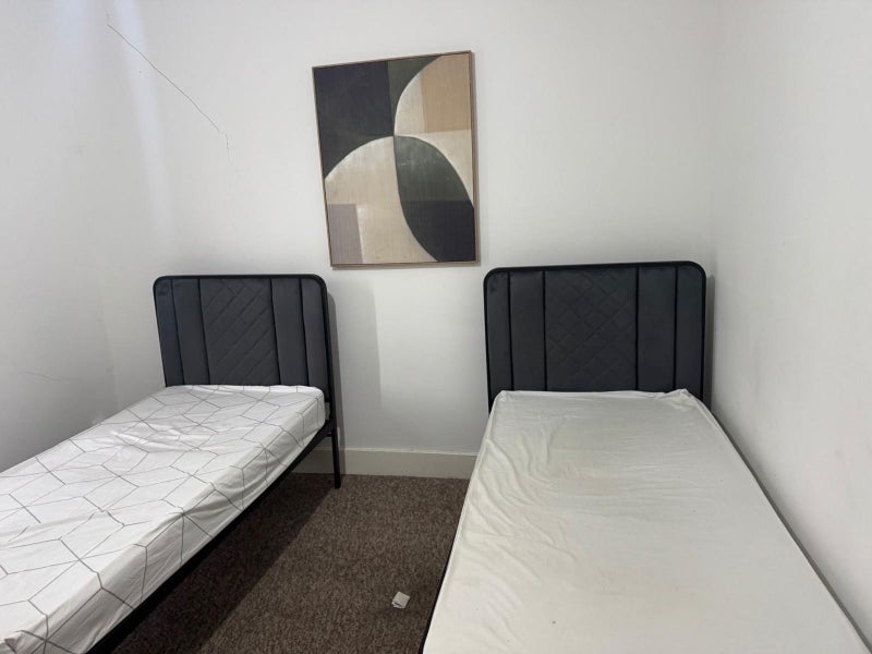 Room Grove Green Road in Greater London