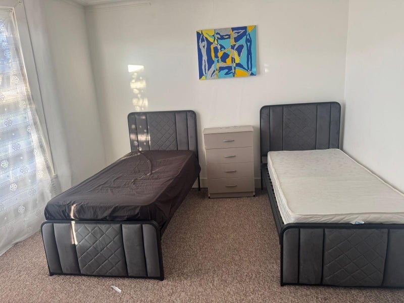 Room Grove Green Road in Greater London