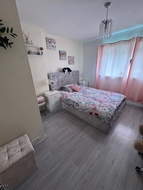 Room Hollybush Estate in Cardiff