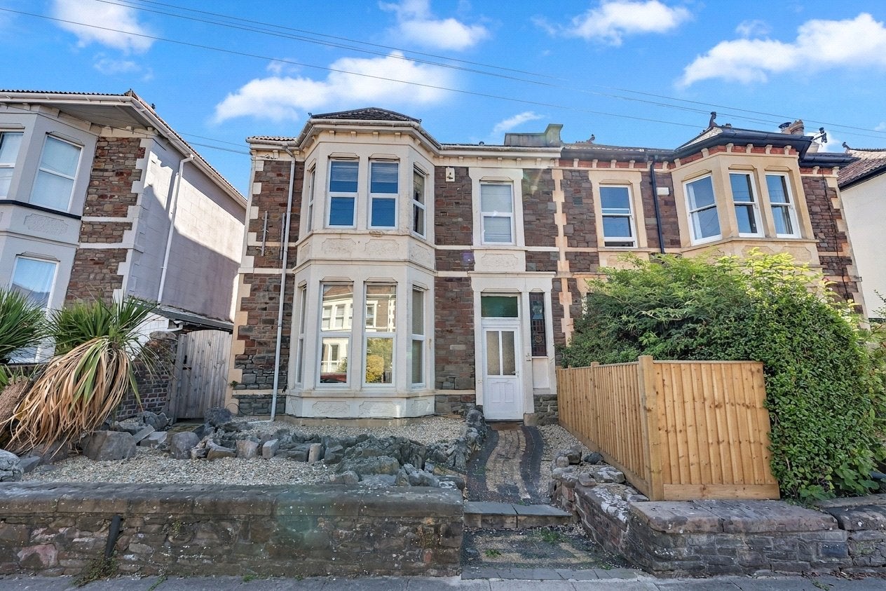 Flat Belmont Road in Bristol