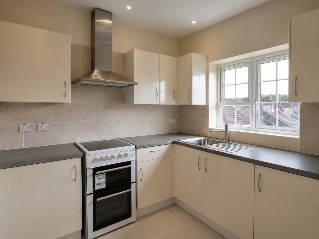 Room Summers Lane in Greater London