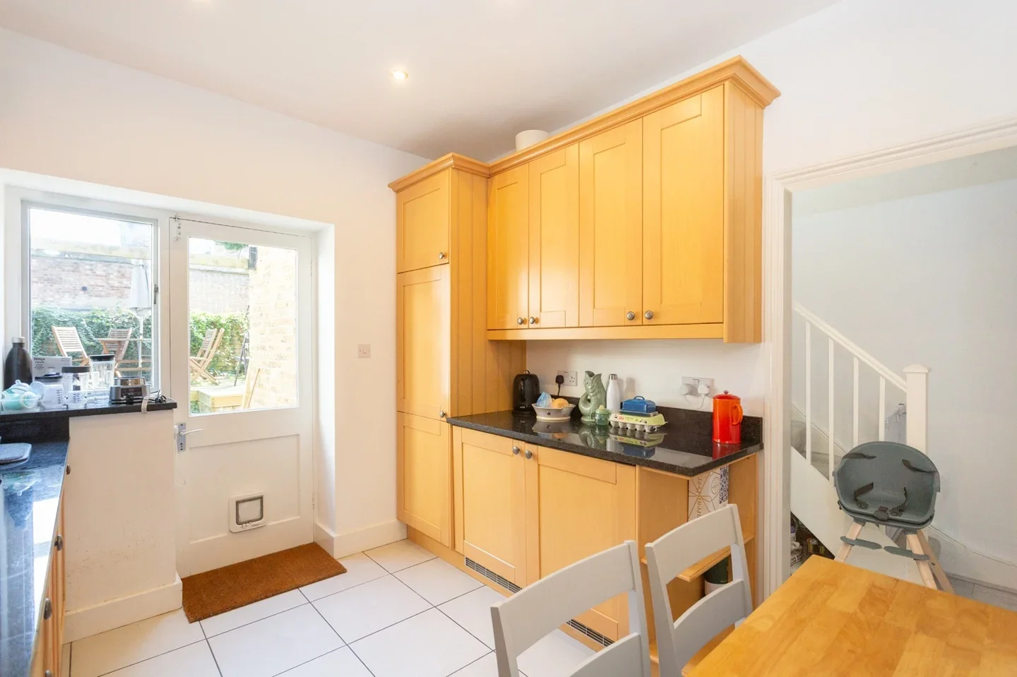 Flat Cleveland Road in Greater London