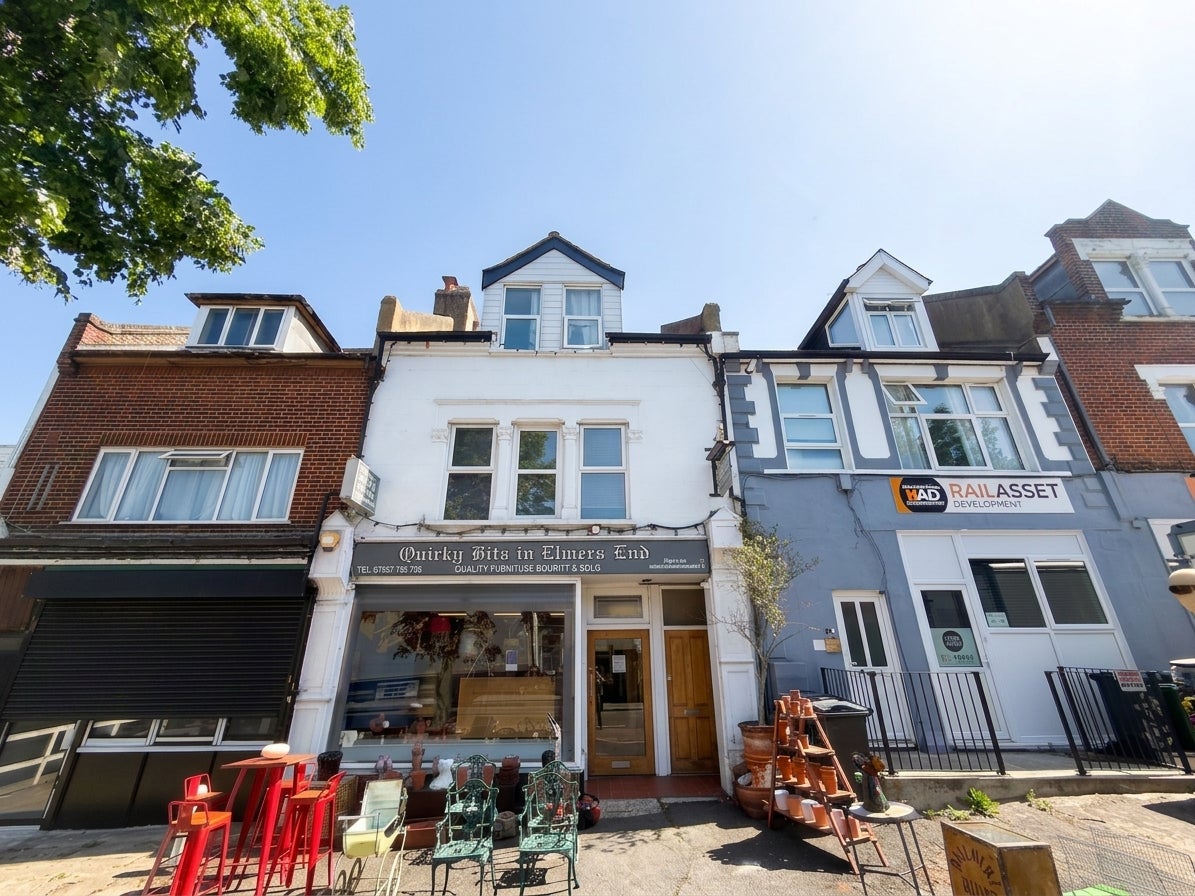 Flat Birkbeck Road in Greater London