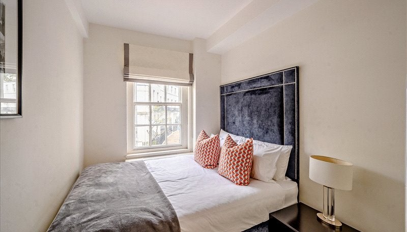 Flat Ixworth Place in Greater London