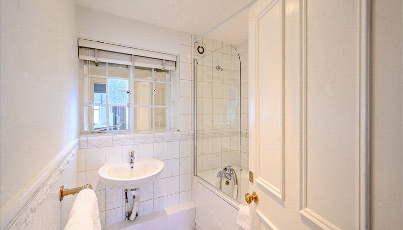 Flat Ixworth Place in Greater London
