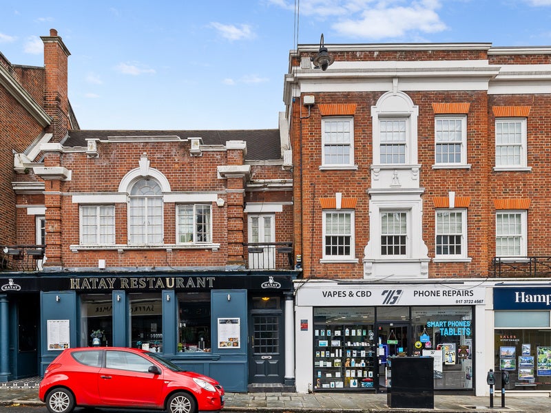 Flat Church Street in Reigate and Banstead