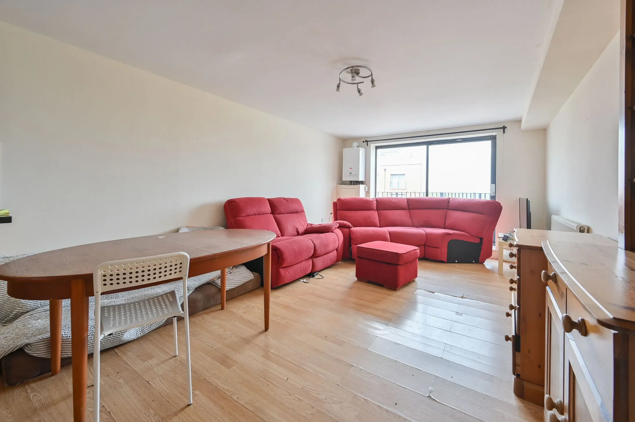 Flat Waldrons Yard in Greater London