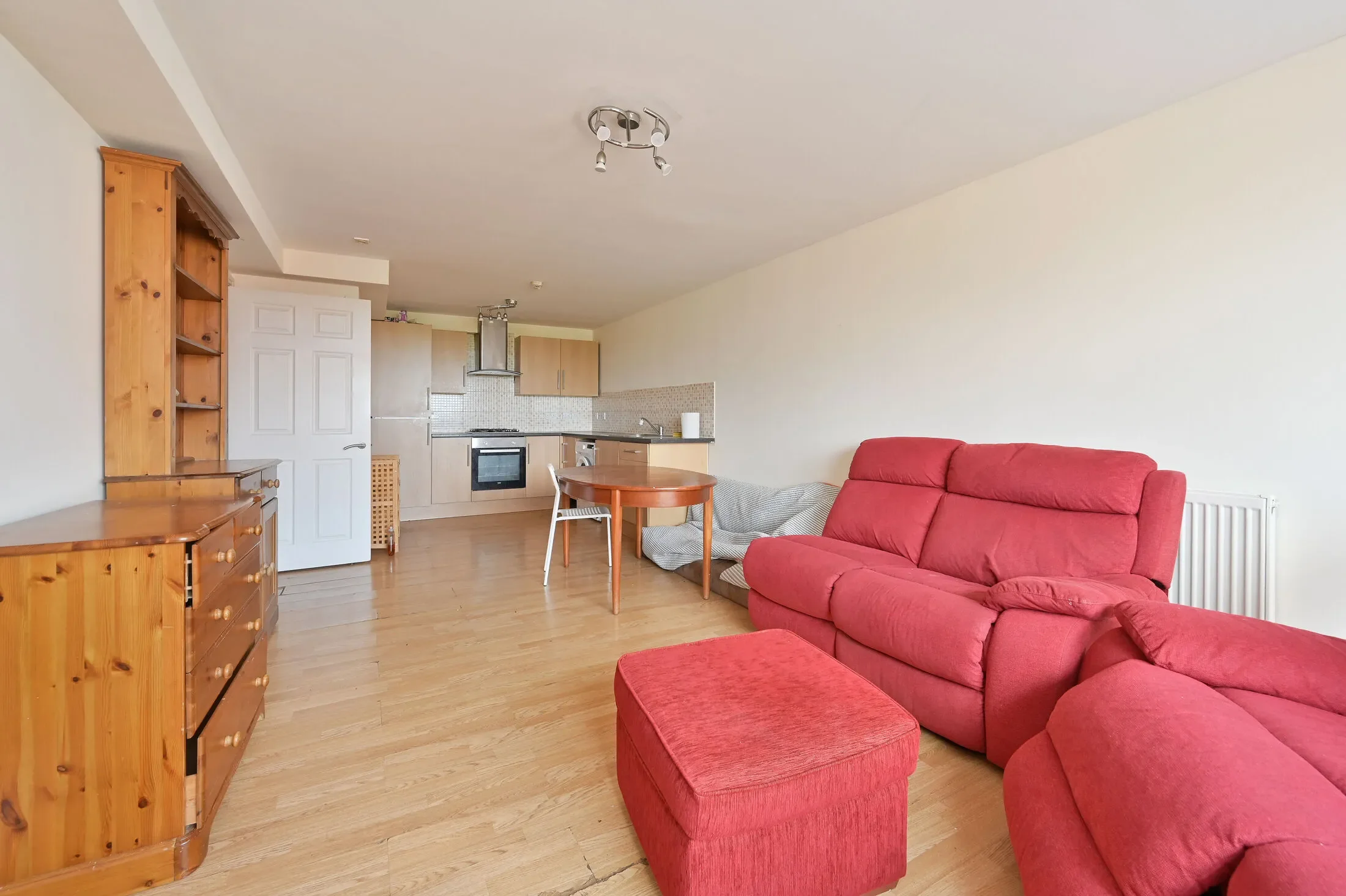 Flat Waldrons Yard in Greater London
