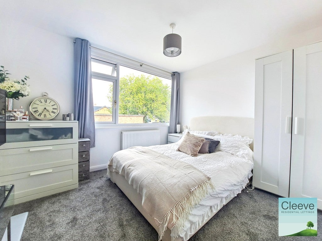 House Helens Close in Cheltenham