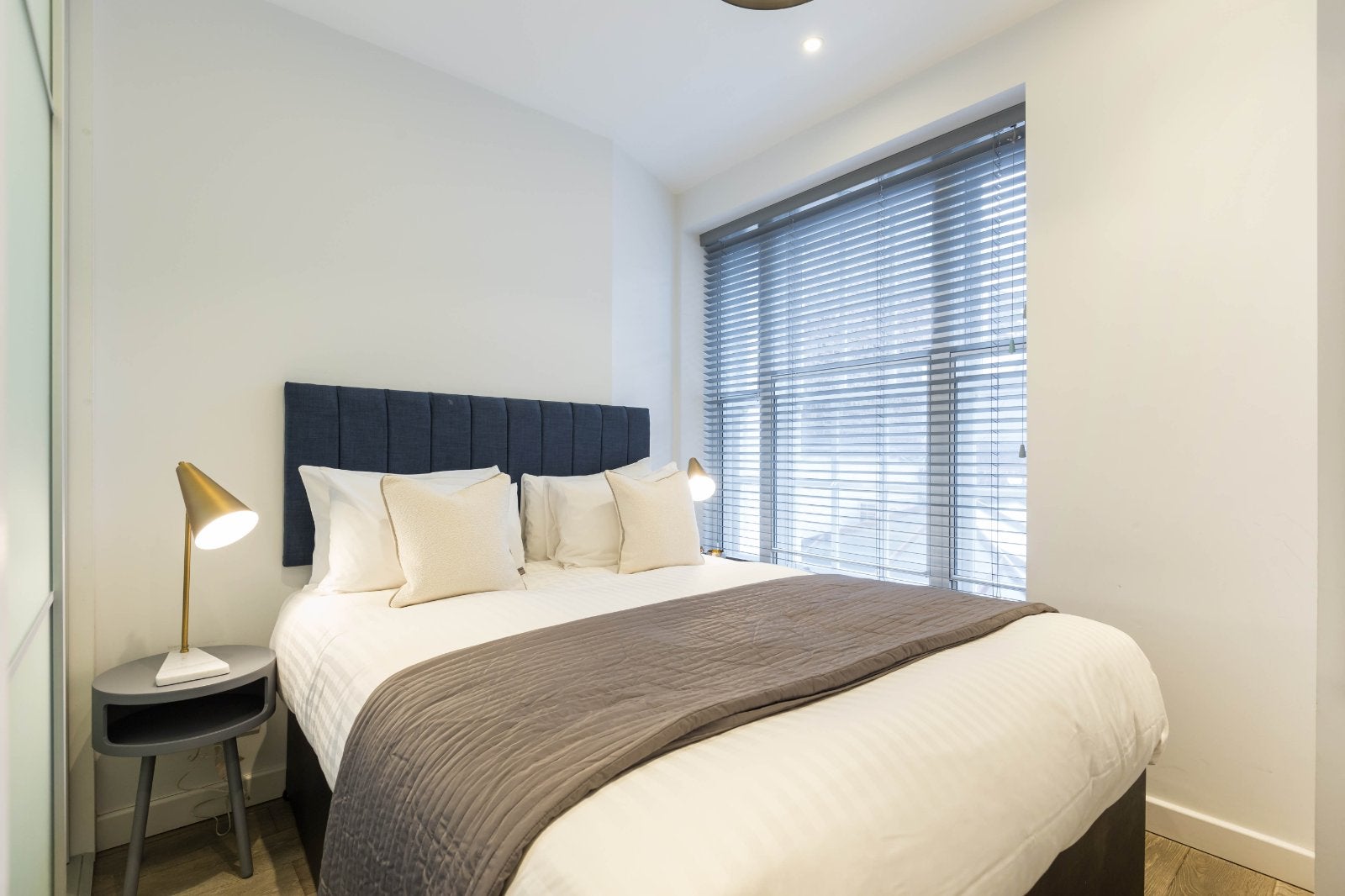 Flat Rathbone Place in London