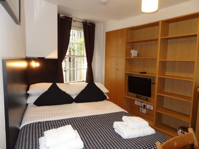 Flat Cartwright Gardens in Greater London