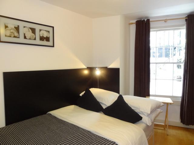 Flat Cartwright Gardens in Greater London