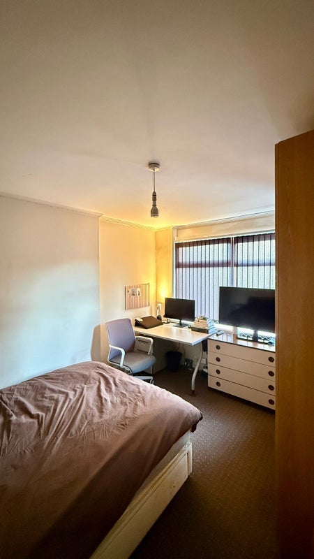 Room Belle Vue Road in Leeds