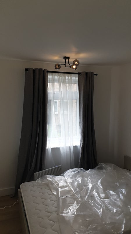 Flat Osborne Gardens in Greater London