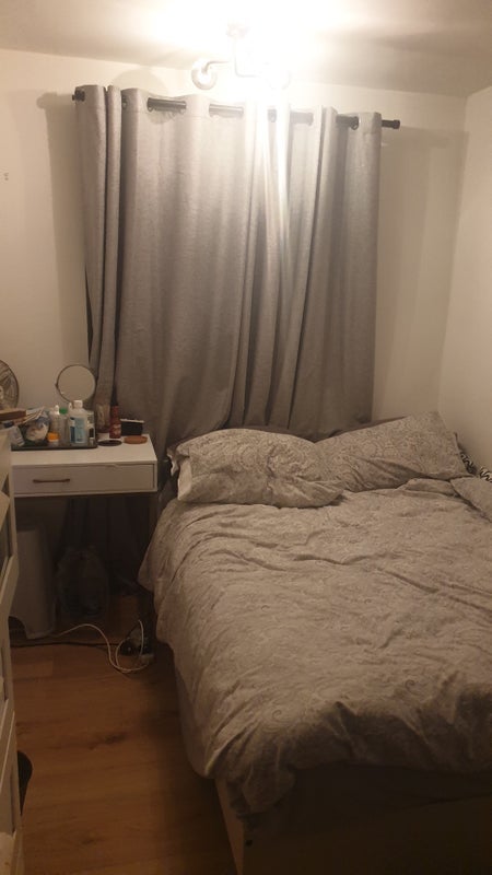 Flat Osborne Gardens in Greater London