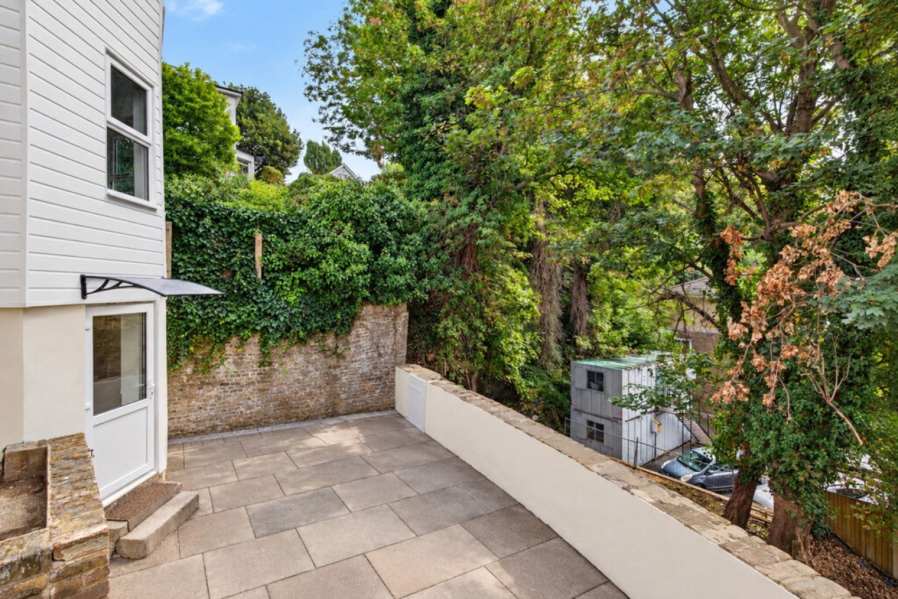 Flat Beechwood Place in Greater London