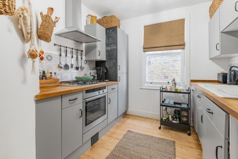 Room Montague Avenue in Greater London