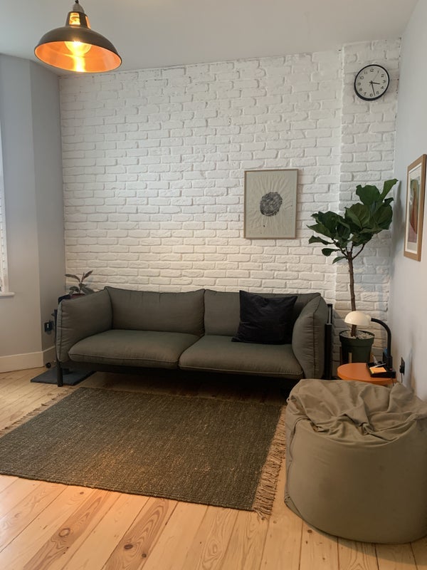 Room Montague Avenue in Greater London