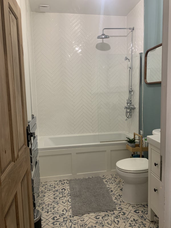 Room Montague Avenue in Greater London