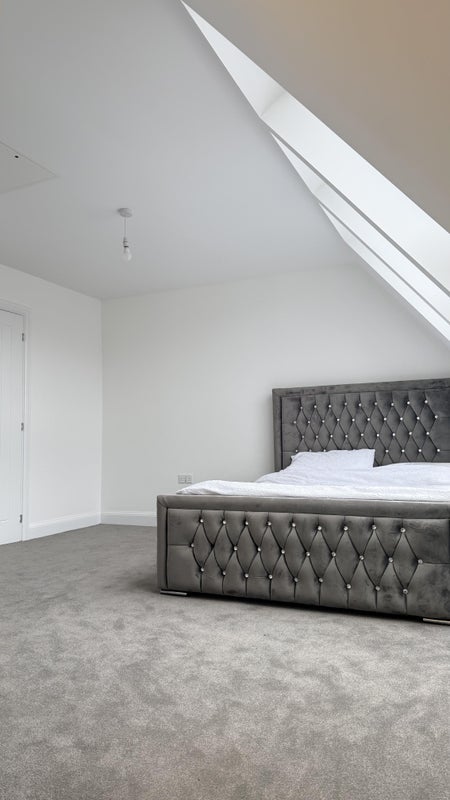 Room Ravenscraig Road in Salford