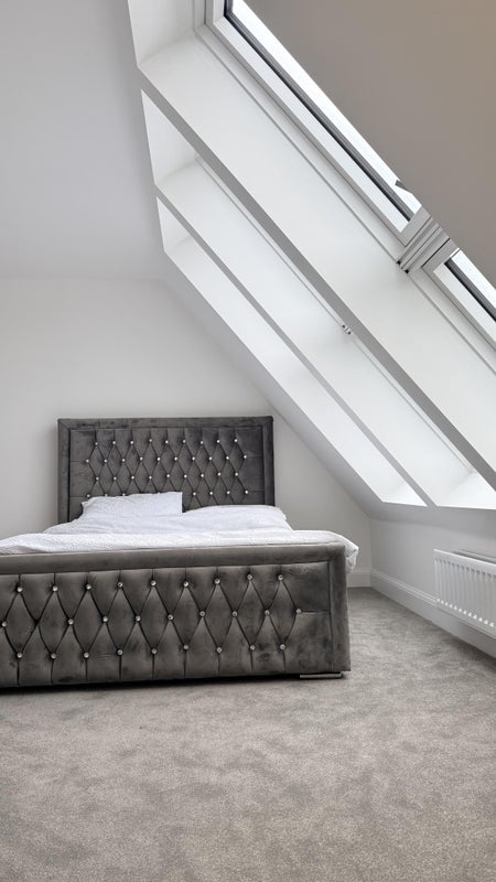 Room Ravenscraig Road in Salford