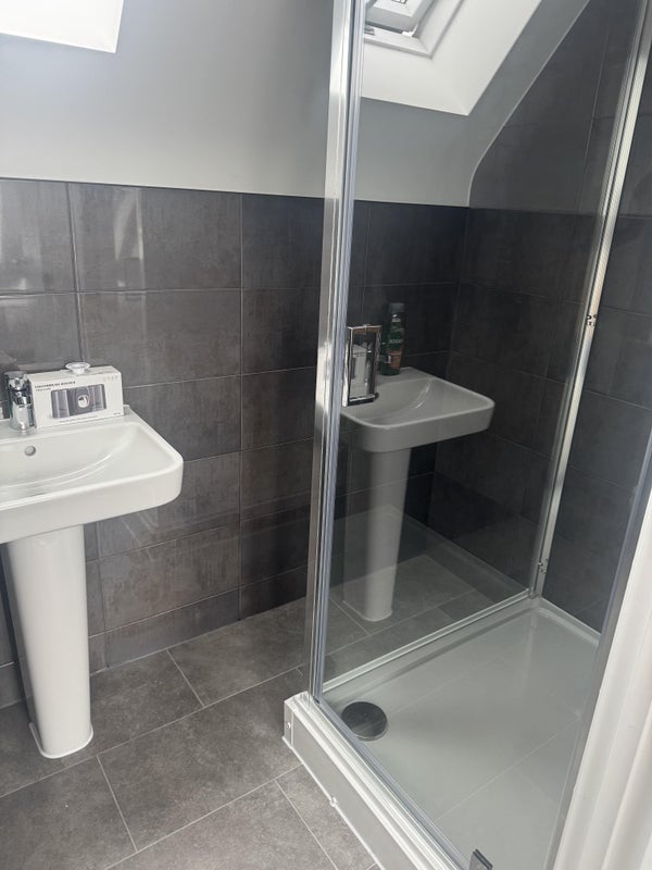 Room Ravenscraig Road in Salford