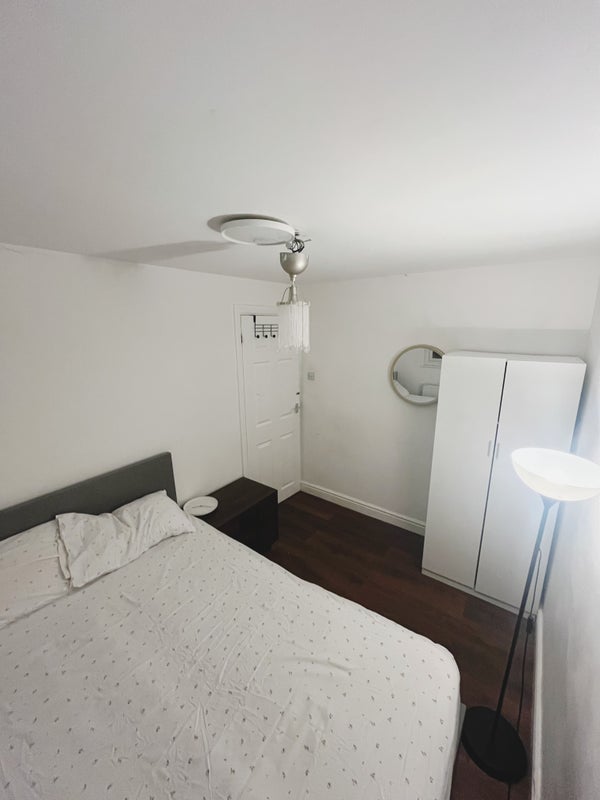 Room Godstone Road in Greater London