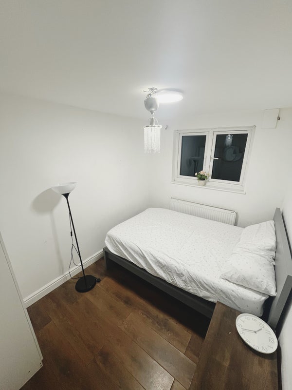 Room Godstone Road in Greater London