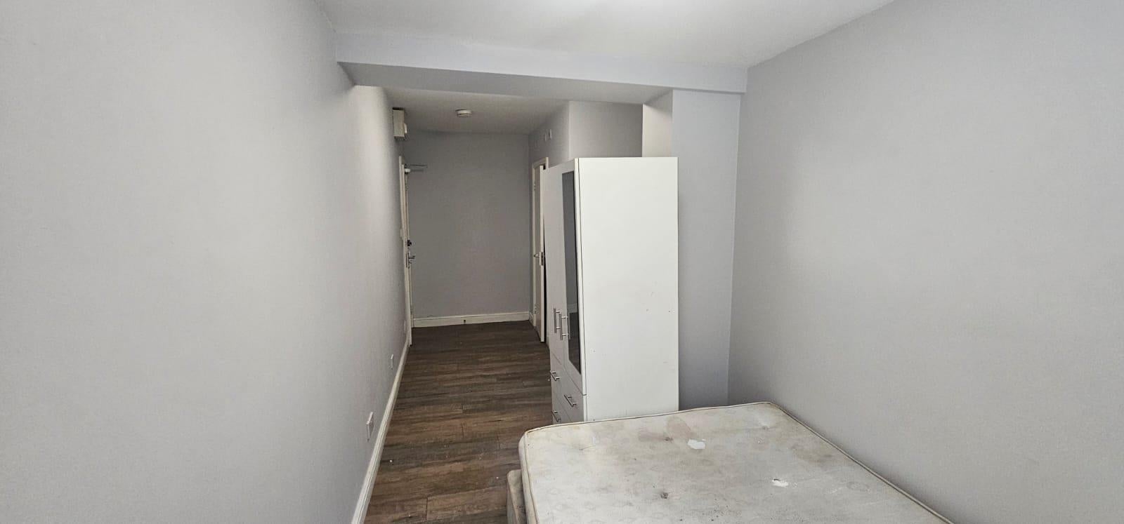 Flat Ravenscourt Road in Greater London