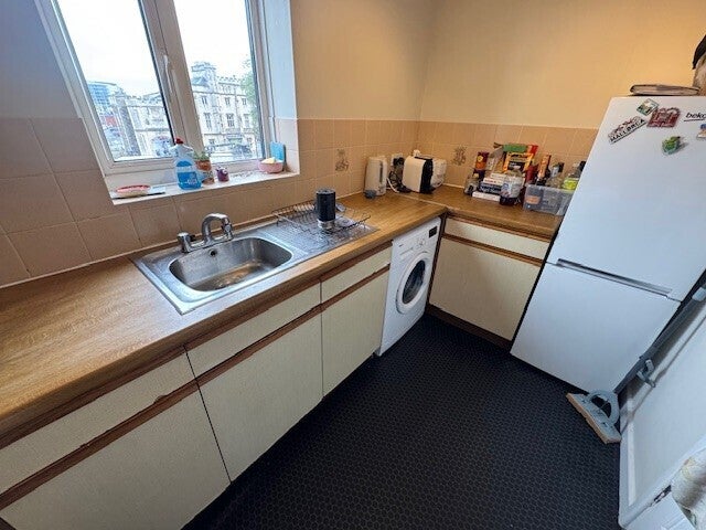 Flat Redcliff Mead Lane in Bristol