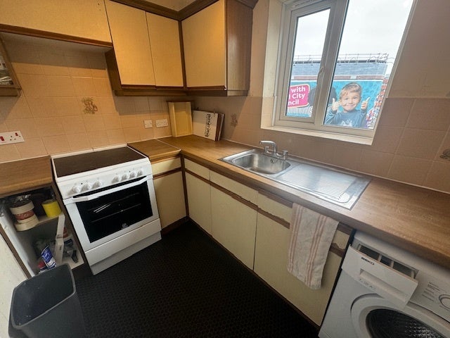 Flat Redcliff Mead Lane in Bristol