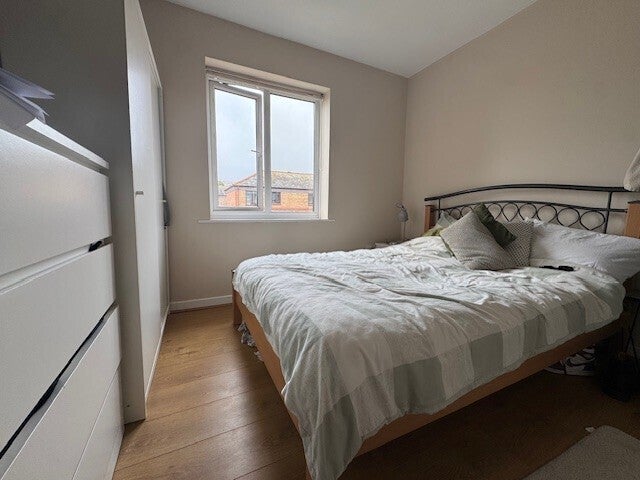 Flat Redcliff Mead Lane in Bristol