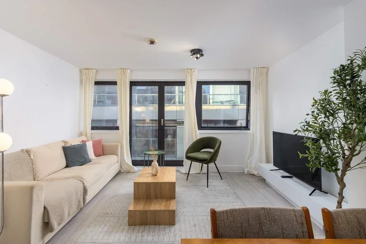 Flat Gee Street in Greater London