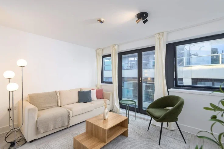 Flat Gee Street in Greater London