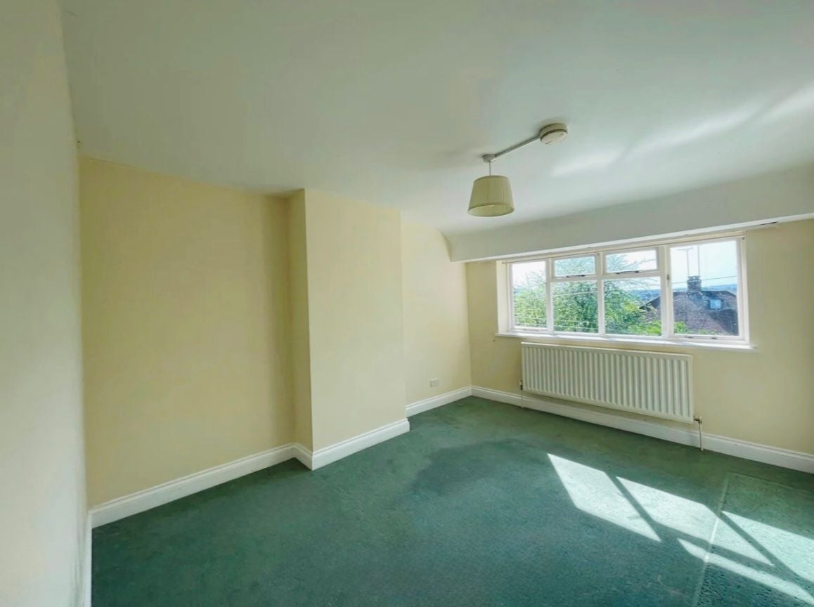 Flat Beverley Gardens in Greater London