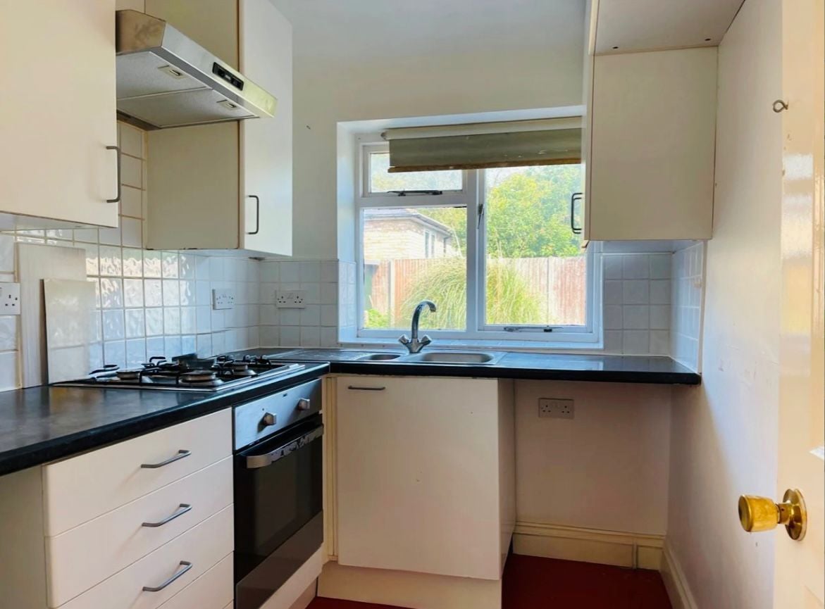 Flat Beverley Gardens in Greater London