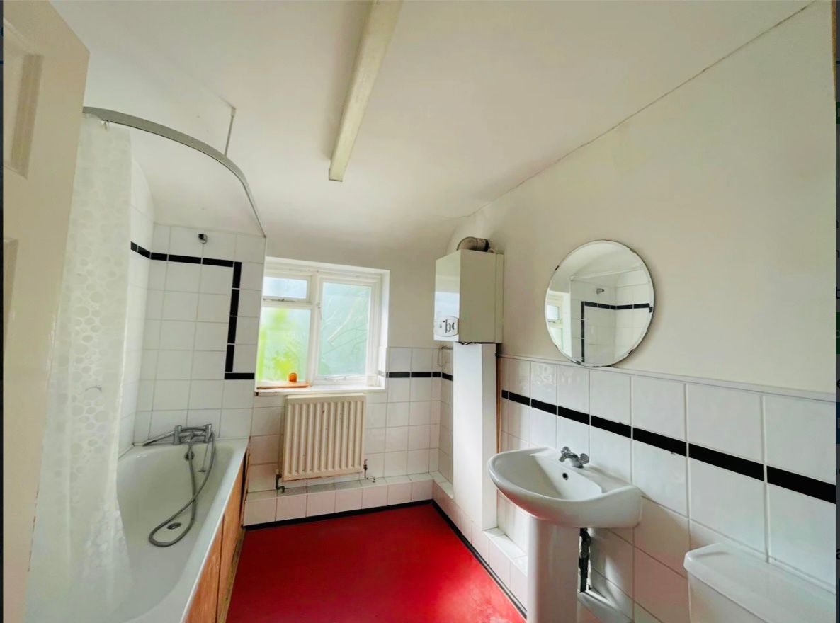 Flat Beverley Gardens in Greater London