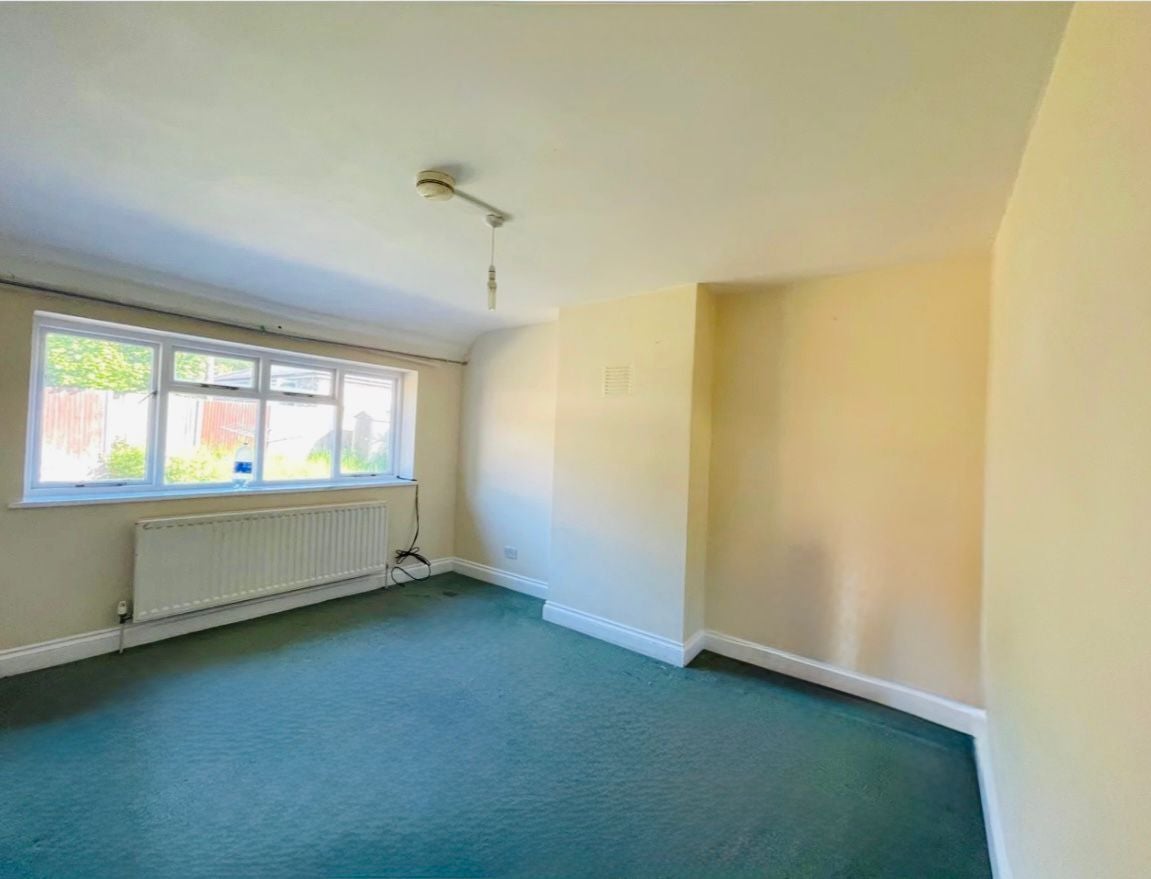 Flat Beverley Gardens in Greater London