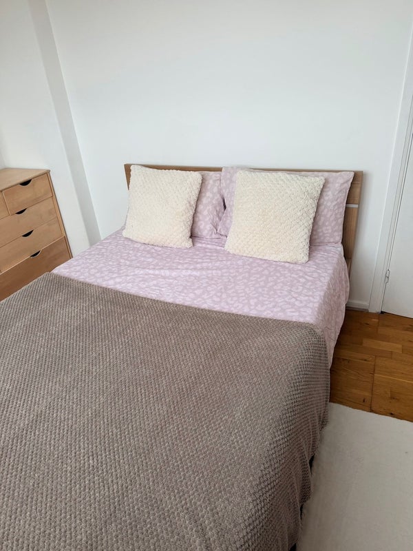 Room Paradise Street in Greater London